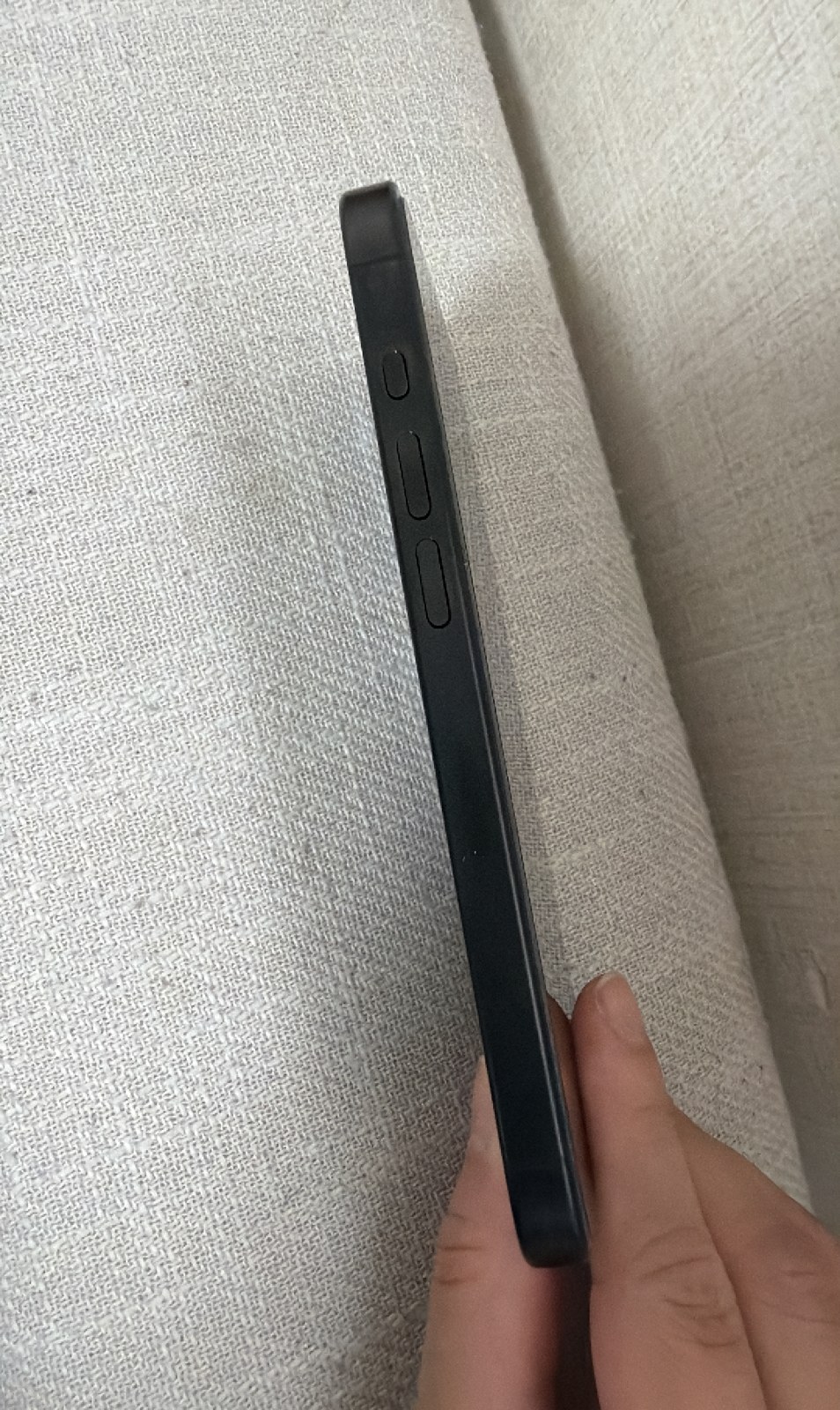 iPhone 15 Pro 좌측면