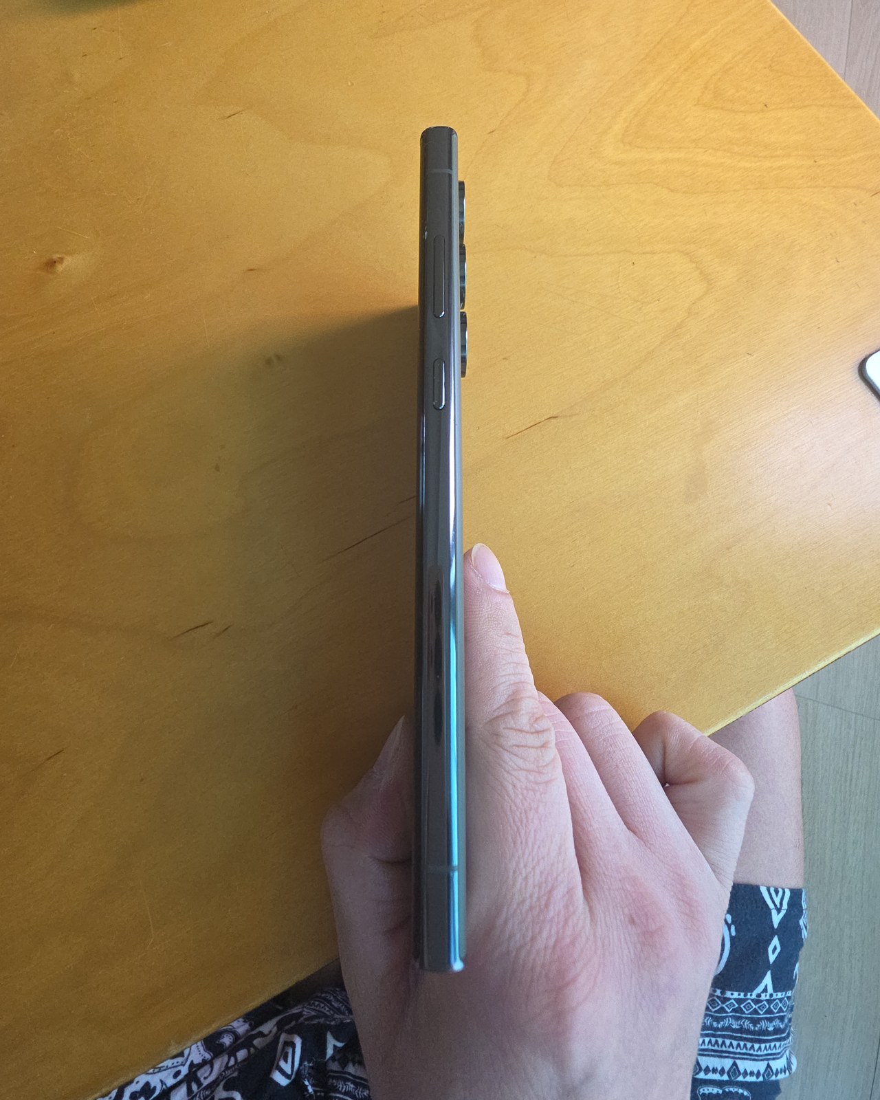 Galaxy S23 Ultra 우측면