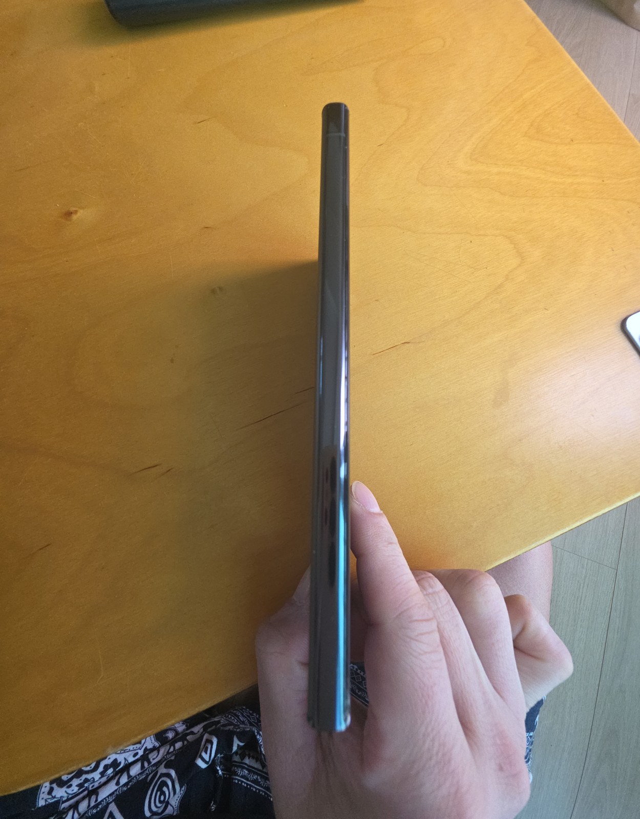 Galaxy S23 Ultra 좌측면